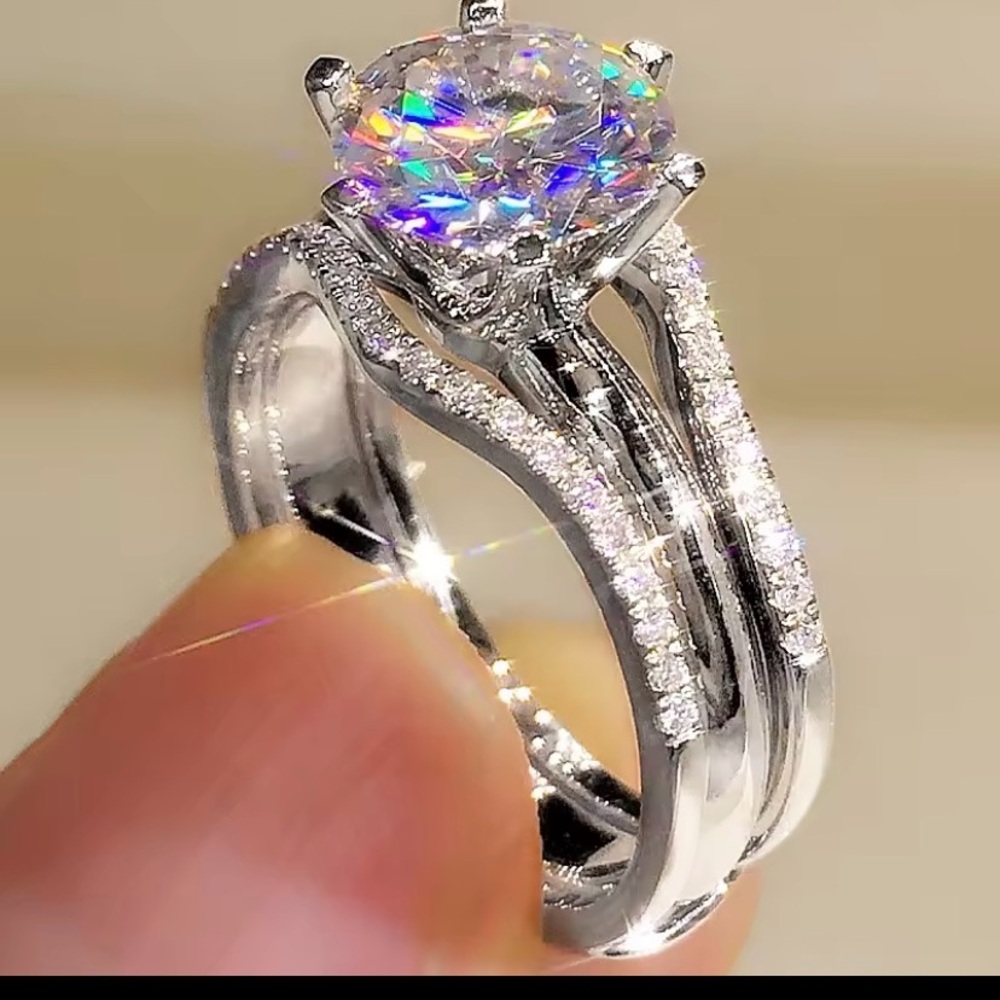 Sterling Silver Round-Cut Clear Moissanite Halo Engagement Ring - Clear
